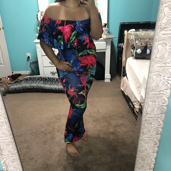 Dress - Picture 1 of 4